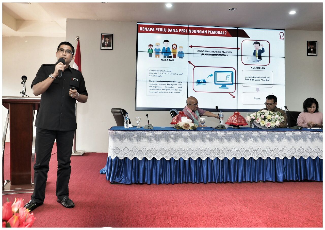 Pembicara pada Acara Literasi Keuangan "Yuk Nabung Saham"